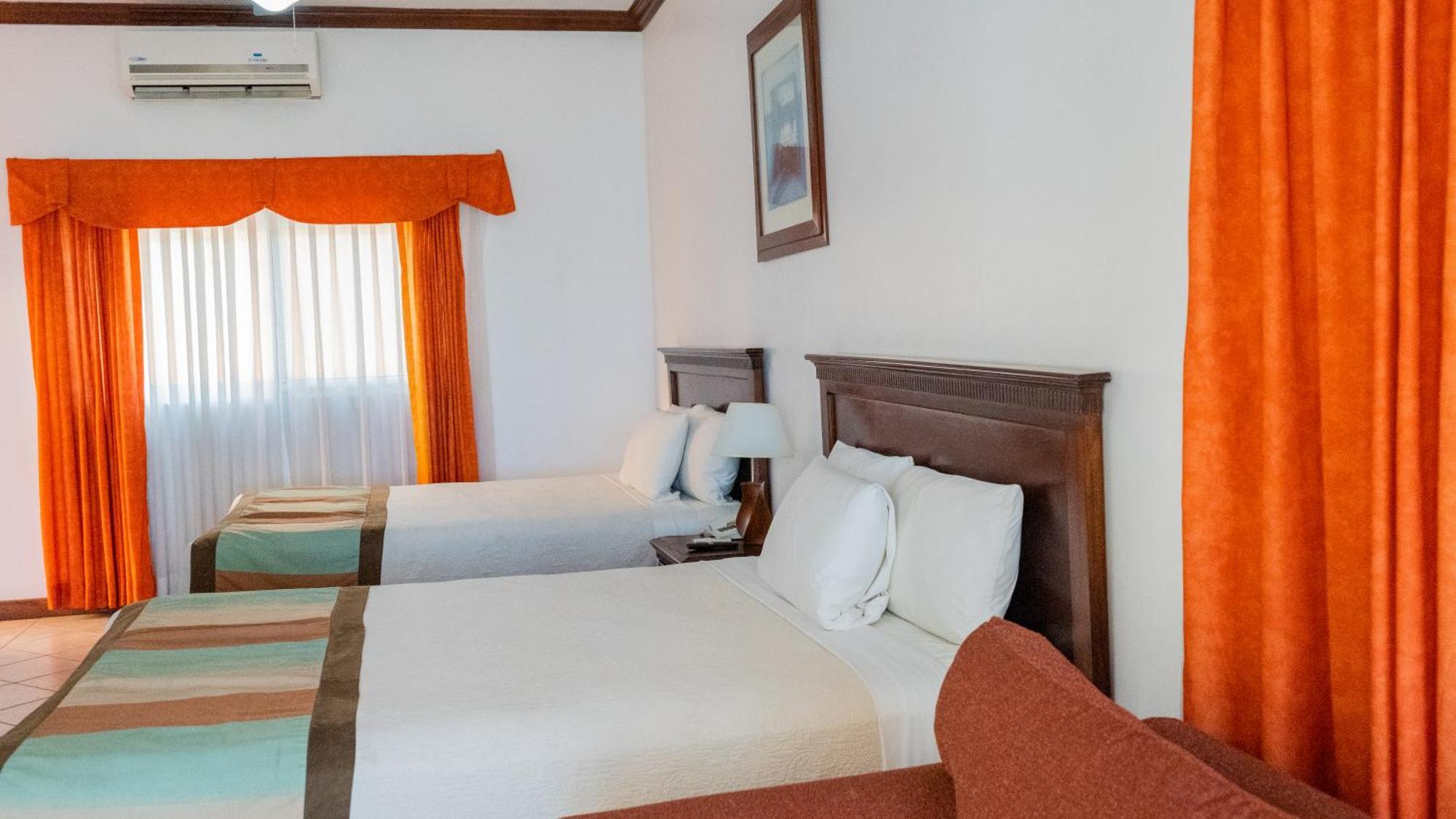 Hotel Cayman Suites มอนเตริโก ภายนอก รูปภาพ