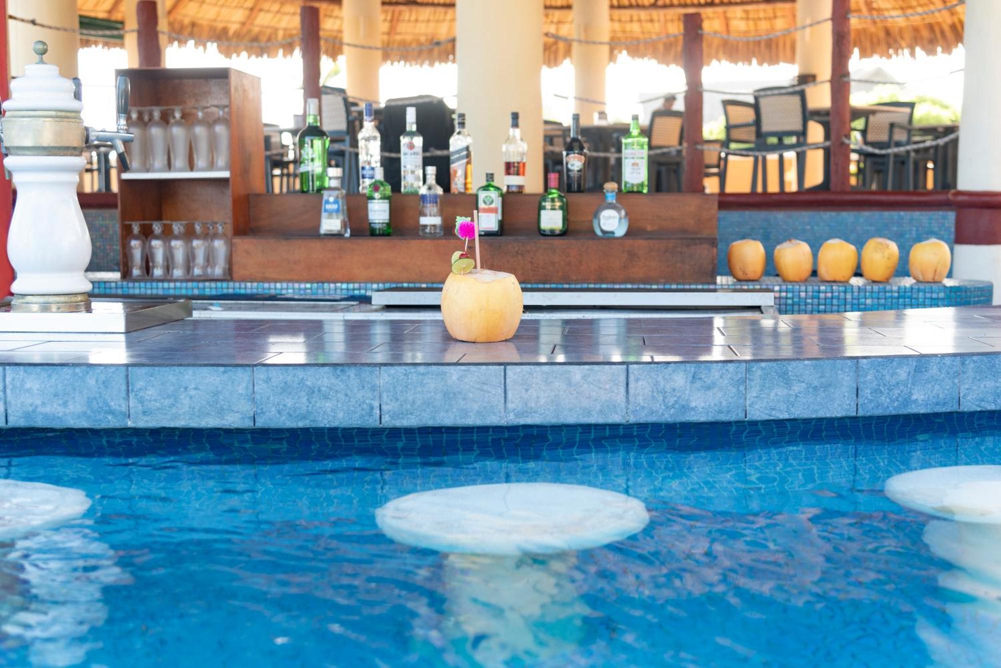 Hotel Cayman Suites มอนเตริโก ภายนอก รูปภาพ